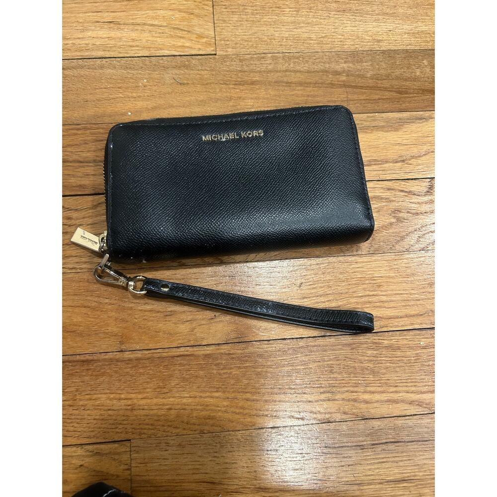Michael kors large pebbled leather smartphone wristlet